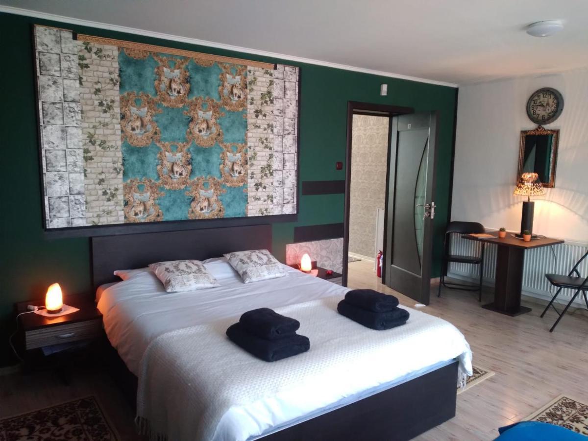 White House Guest House Hunedoara Ngoại thất bức ảnh