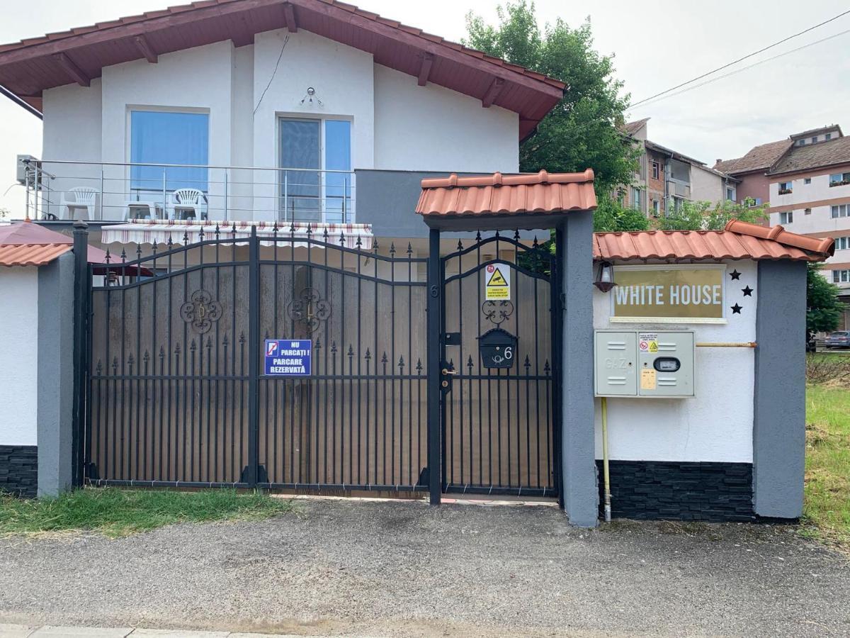 White House Guest House Hunedoara Ngoại thất bức ảnh